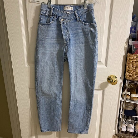 Abercrombie & Fitch Curve Love The Dad High-Rise Jeans - Picture 8 of 8